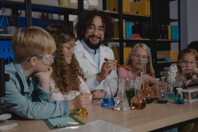 professor demonstrating chemistry to children